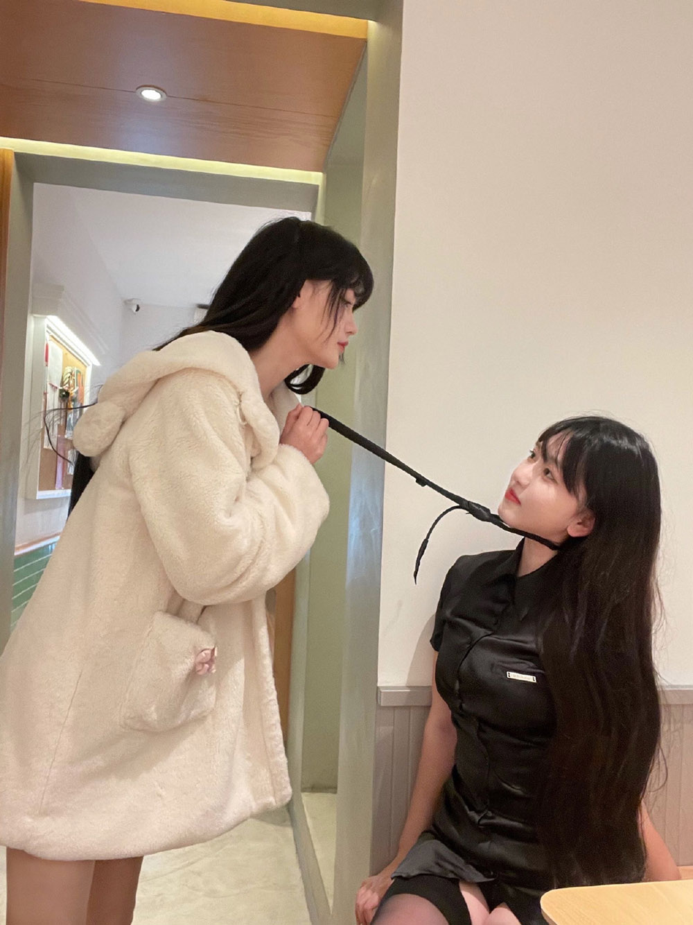 你咋还站起来了呢