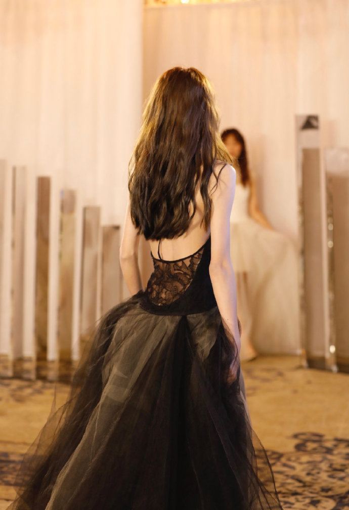 危险的游戏：她在我心里点燃了欲望